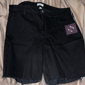 Ava & Viv Crop Bermuda Short